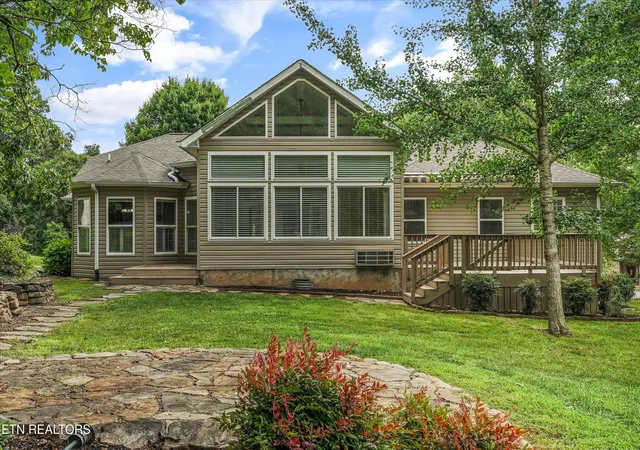 Photo 2 of Sale Pending at 304 Uhdali Pl, Loudon, TN 37774 | MLS# 1345178 | Listing updated on 2026-07-16