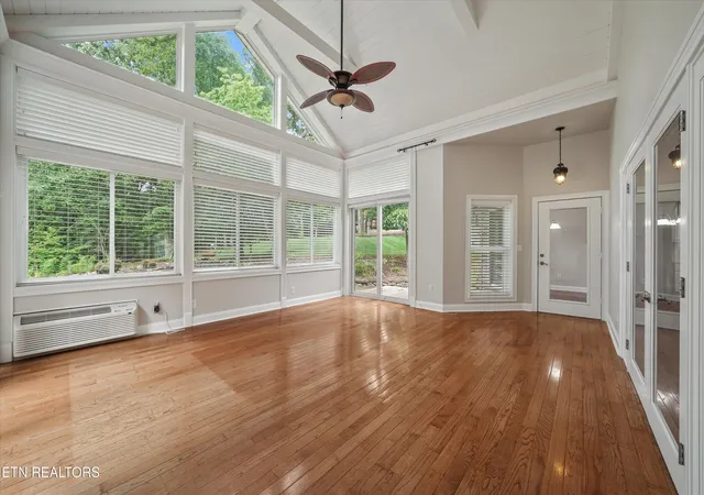 Photo 4 of Sale Pending at 304 Uhdali Pl, Loudon, TN 37774 | MLS# 1345178 | Listing updated on 2026-07-16