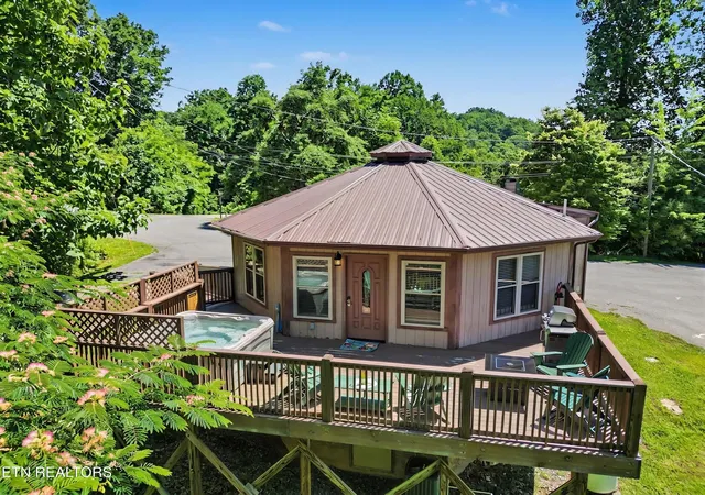 1st image of 717 Valley View Ln, Gatlinburg, TN 37738 | MLS# 1345175