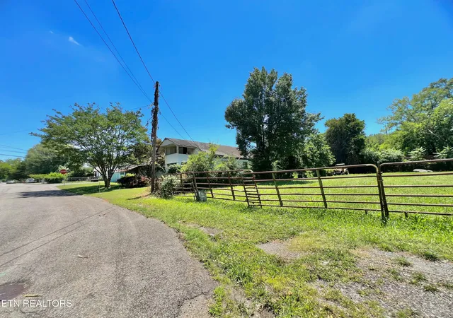 2nd image of 3808 Reagan Ave, Knoxville, TN 37919 | MLS# 1345240