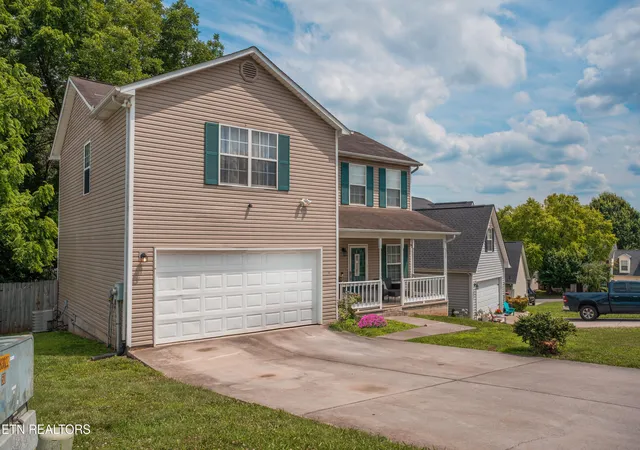Photo 3 of Single family home for sale at 7708 Ambergate Rd, Powell, TN 37849 | MLS# 1345488 | Listing updated on 2026-06-22