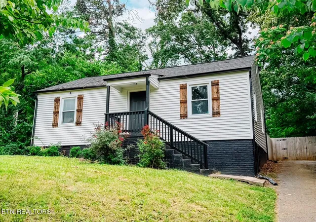 Homes for sale in Knoxville, TN | 2512 Greenfield Ln, Knoxville, TN 37917 | MLS# 1345325