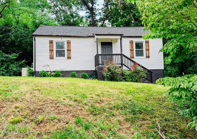Homes for sale in Knoxville, TN | 2512 Greenfield Ln, Knoxville, TN 37917 | MLS# 1345325