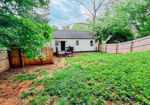Homes for sale in Knoxville, TN | 2512 Greenfield Ln, Knoxville, TN 37917 | MLS# 1345325