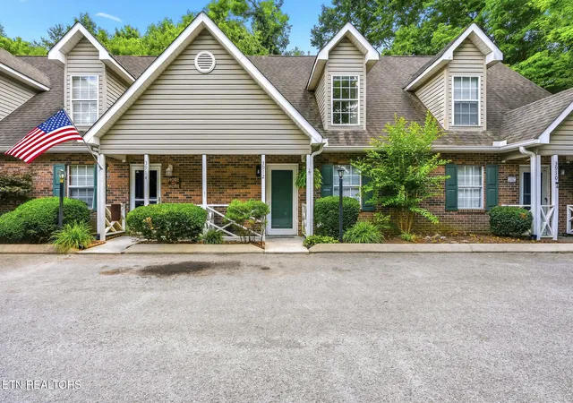 Homes for sale in Knoxville, TN | 3912 Valley Creek Wy, Knoxville, TN 37918 | MLS# 1345265