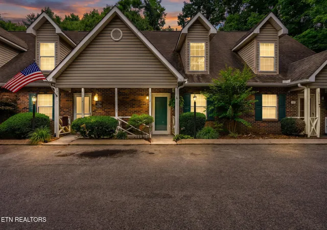 Homes for sale in Knoxville, TN | 3912 Valley Creek Wy, Knoxville, TN 37918 | MLS# 1345265