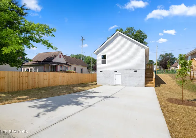 Homes for sale in Knoxville, TN | 3004 Johnston St, Knoxville, TN 37921 | MLS# 1345258