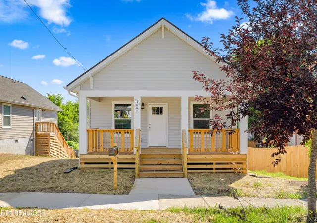 Homes for sale in Knoxville, TN | 3004 Johnston St, Knoxville, TN 37921 | MLS# 1345258