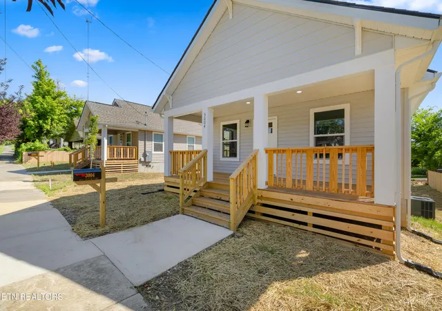 Homes for sale in Knoxville, TN | 3004 Johnston St, Knoxville, TN 37921 | MLS# 1345258