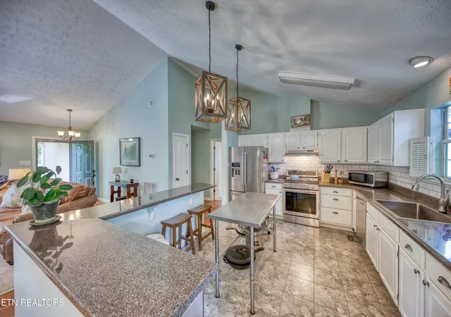 Photo 3 of Sale Pending at 3225 Great Meadows Dr, Knoxville, TN 37920 | MLS# 1345904 | Listing updated on 2026-08-25