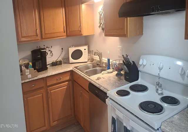 Photo 2 of Single family home for sale at 101 Stone Tree Dr, Maryville, TN 37801 | MLS# 1345283 | Listing updated on 2026-09-25