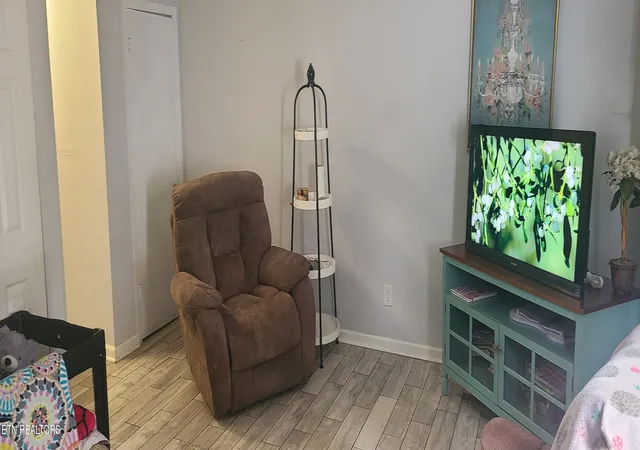 Photo 3 of Single family home for sale at 101 Stone Tree Dr, Maryville, TN 37801 | MLS# 1345283 | Listing updated on 2026-09-25