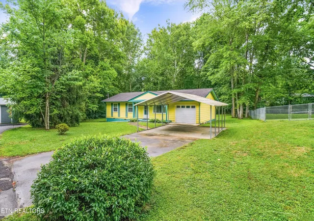 Homes for sale in Oliver Springs, TN | 453 Oliver Dr, Oliver Springs, TN 37840 | MLS# 1345302