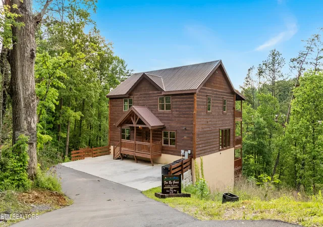 Photo 1 of Sale Pending at 2864 Owens Rdg Way, Sevierville, TN 37876 | MLS# 1345311 | Listing updated on 2026-10-19