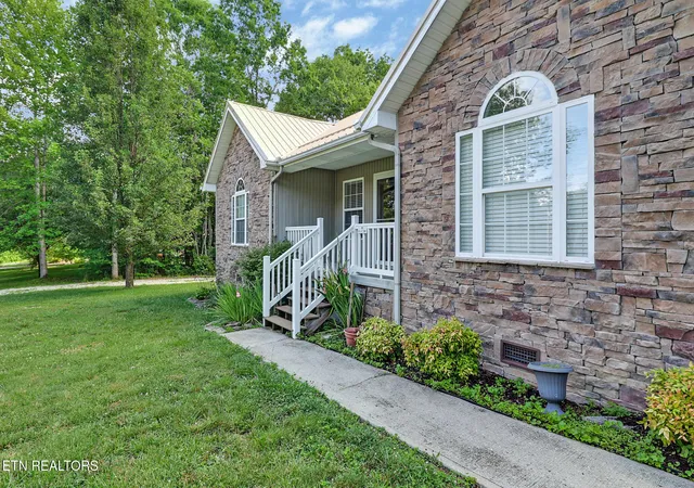 Homes for sale in Grimsley, TN | 360 Swallows Crossing, Grimsley, TN 38565 | MLS# 1345382