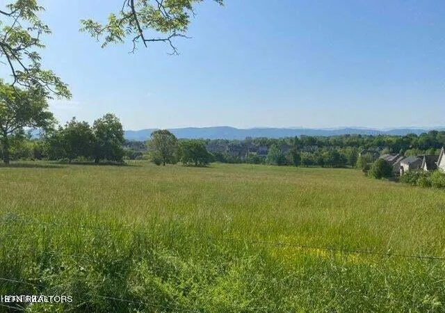 Photo 4 of Sale Pending at 2676 Sevierville Rd, Maryville, TN 37804 | MLS# 1345565 | Listing updated on 2026-08-30