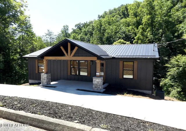 Homes for sale in Sevierville, TN | 2138 Bluff Ridge Rd, Sevierville, TN 37876 | MLS# 1345406