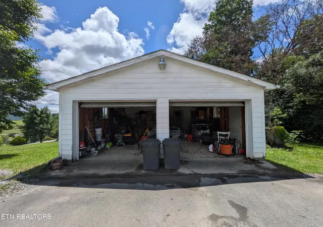 Photo 3 of Sale Pending at 8135 Harmon Rd, Powell, TN 37849 | MLS# 1345340 | Listing updated on 2026-10-09