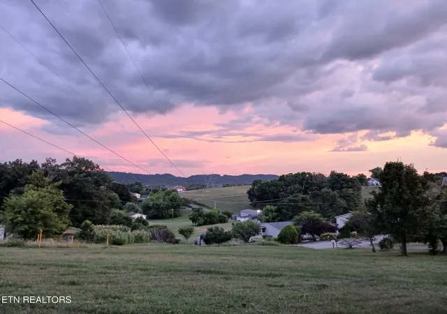 Photo 4 of Sale Pending at 8135 Harmon Rd, Powell, TN 37849 | MLS# 1345340 | Listing updated on 2026-10-09