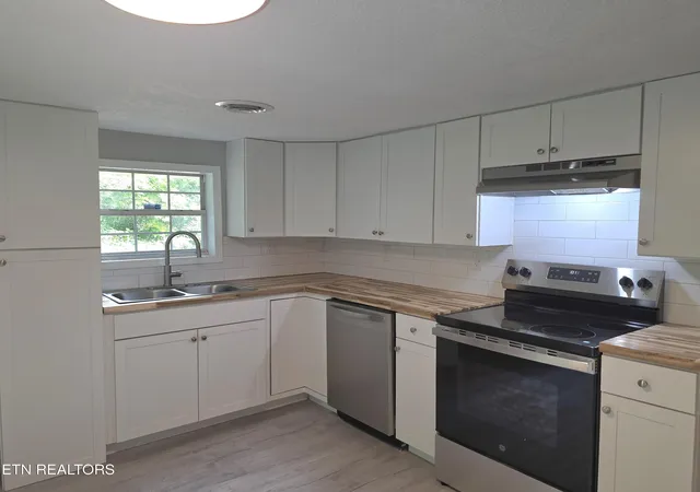 Photo 4 of Single family home for sale at 2074 Long Holw Rd, La Follette, TN 37766 | MLS# 1345398 | Listing updated on 2026-09-18