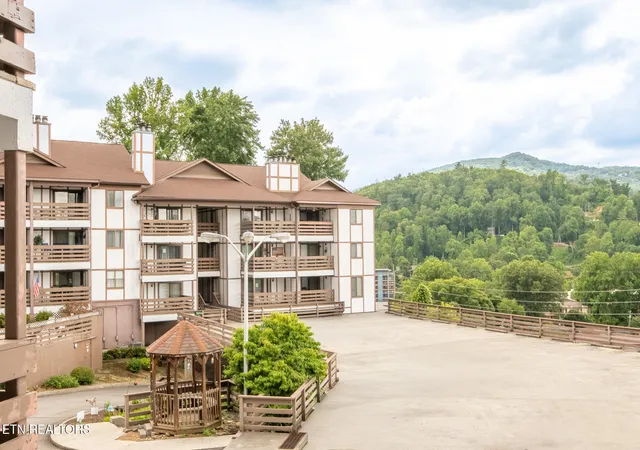 Homes for sale in Gatlinburg, TN | 616 Turkey Nest Rd #UNIT 206, Gatlinburg, TN 37738 | MLS# 1345613