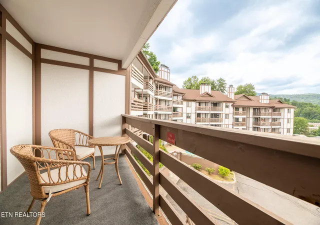 2nd image of 616 Turkey Nest Rd, Gatlinburg, TN 37738
