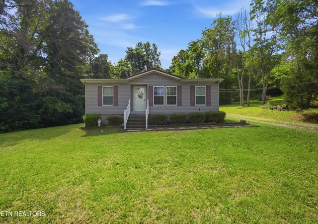 Homes for sale in Kingston, TN | 225 Sunset View Dr, Kingston, TN 37763 | MLS# 1345359