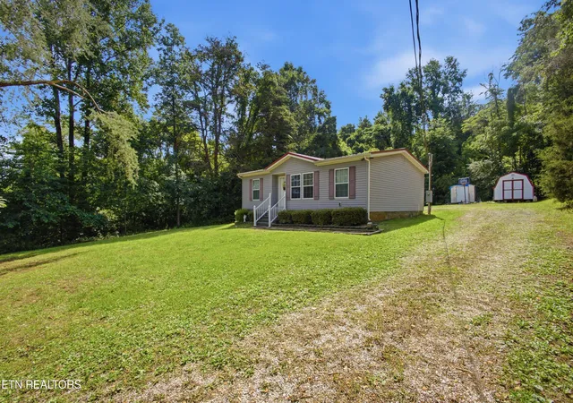 Homes for sale in Kingston, TN | 225 Sunset View Dr, Kingston, TN 37763 | MLS# 1345359