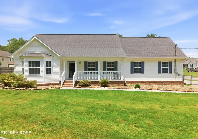 Homes for sale in Oliver Springs, TN | 105 Aspen Ln, Oliver Springs, TN 37840 | MLS# 1346087