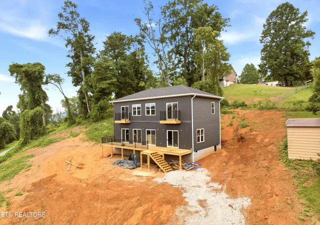 2nd image of 109 Breezeway Ln, Caryville, TN 37714 | MLS# 1345402