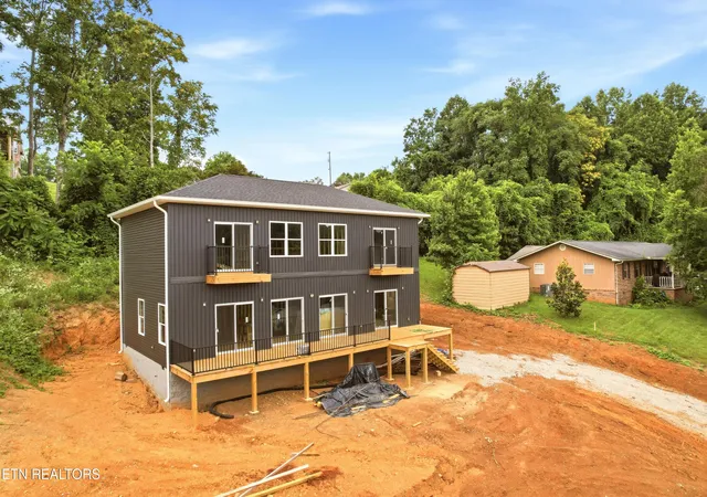 3rd image of 109 Breezeway Ln, Caryville, TN 37714 | MLS# 1345402
