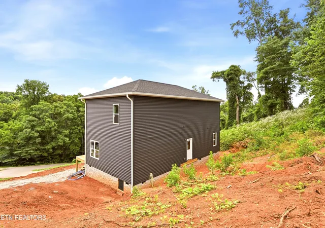 5th image of 109 Breezeway Ln, Caryville, TN 37714 | MLS# 1345402