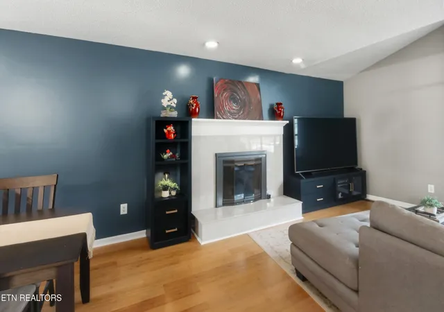Photo 4 of Sale Pending at 1341 Carowinds Cir, Maryville, TN 37803 | MLS# 1346090 | Listing updated on 2026-09-04