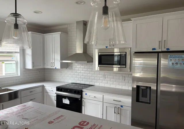 Photo 3 of Sale Pending at 3911 Crimson Clover Ln, Knoxville, TN 37924 | MLS# 1346799 | Listing updated on 2026-10-08