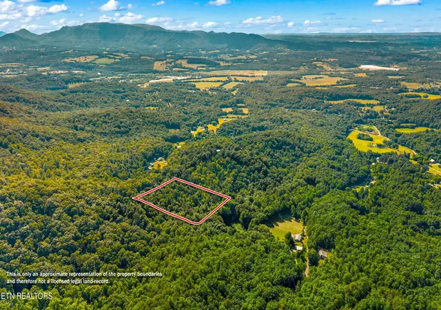 Homes for sale in Newport, TN | 1549 Halls Top Rd, Newport, TN 37821 | MLS# 1345494