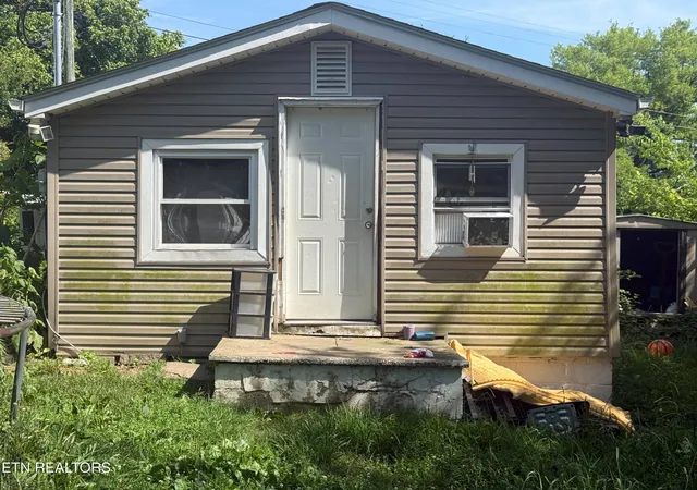 1st image of 114 Cedar Ave, Knoxville, TN 37917 | MLS# 1345469