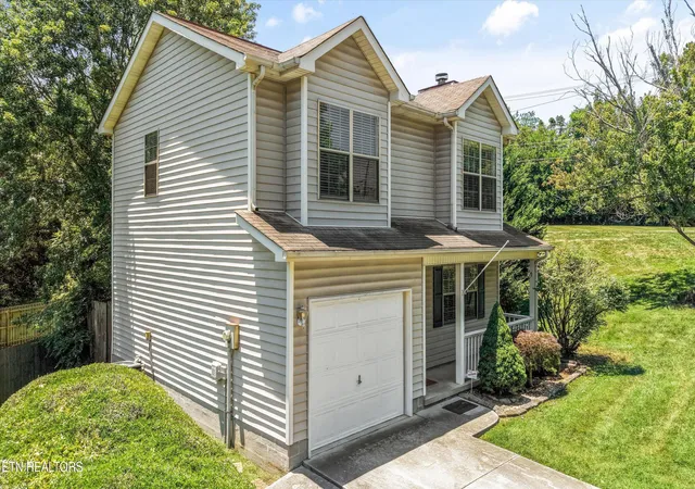 Photo 4 of Single family home for sale at 3701 Holgate Ln, Powell, TN 37849 | MLS# 1345447 | Listing updated on 2026-07-30