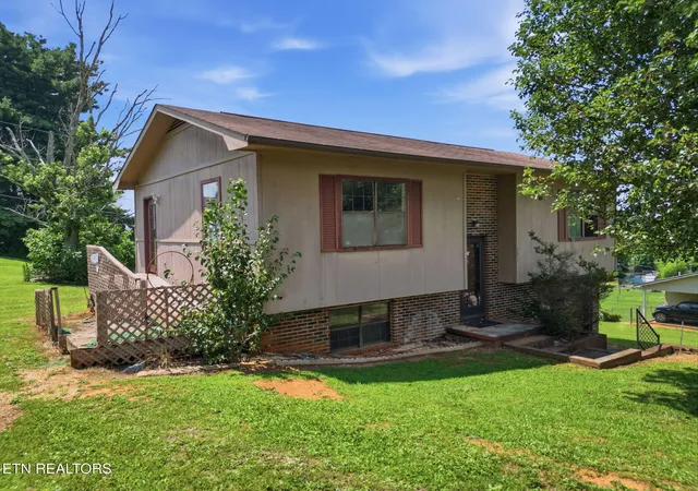 Homes for sale in Sweetwater, TN | 291 Overhill Dr, Sweetwater, TN 37874 | MLS# 1345472