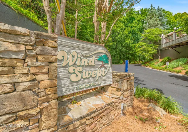 Homes for sale in Gatlinburg, TN | 1130 Ski Vw Dr, Gatlinburg, TN 37738