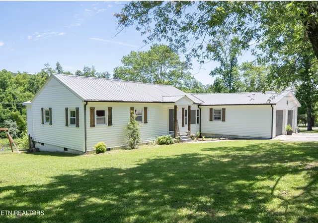 Homes for sale in Caryville, TN | 158 Cherry Bottom Rd, Caryville, TN 37714 | MLS# 1345587