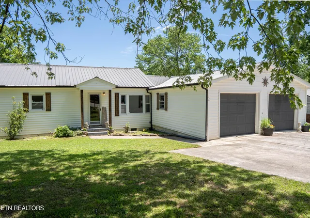 Homes for sale in Caryville, TN | 158 Cherry Bottom Rd, Caryville, TN 37714 | MLS# 1345587