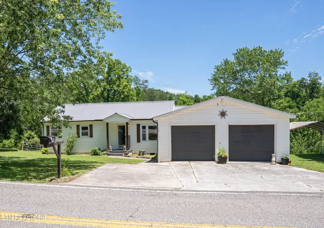 Homes for sale in Caryville, TN | 158 Cherry Bottom Rd, Caryville, TN 37714 | MLS# 1345587