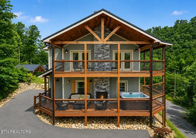 2nd image of 856 & 862 Crest View Dr, Gatlinburg, TN 37738 | MLS# 1345544