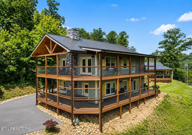 3rd image of 856 & 862 Crest View Dr, Gatlinburg, TN 37738 | MLS# 1345544