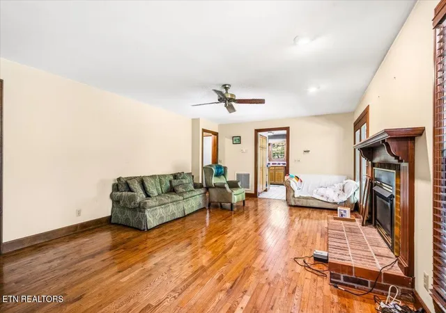4th image of 400 Imperial Heights Dr, La Follette, TN 37766 | MLS# 1345514