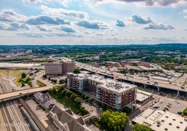2nd image of 333 W Depot Ave, Knoxville, TN 37917