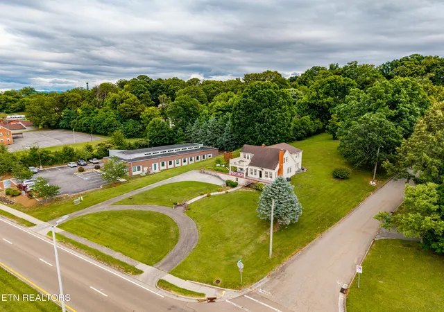 1st image of 828 W Lamar Alexander Pkwy, Maryville, TN 37801 | MLS# 1346028
