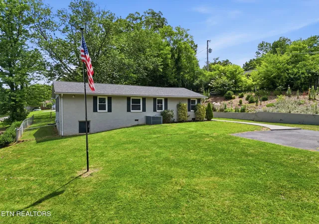 2nd image of 604 Weldon Dr, Maryville, TN 37801 | MLS# 1345553