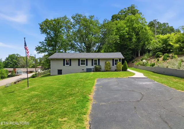 3rd image of 604 Weldon Dr, Maryville, TN 37801 | MLS# 1345553