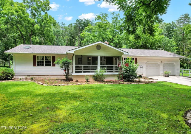 Homes for sale in Pikeville, TN | 718 Dewind Dr, Pikeville, TN 37367 | MLS# 1346064